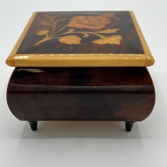 REUGE WOODEN MUSIC BOX INLAID FLORAL AND LEAVES MADE IN ITALY PLAYS “TOMORROW” - Picture 7 of 10
